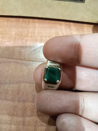 Men's emerald ring side 7 or 8