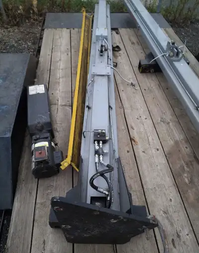 Wheeltronic lift (Snap-On) - 8000 lbs capacity in working condition. Must be picked up.