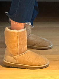 Ugg boots size 8 for women in excellent condition