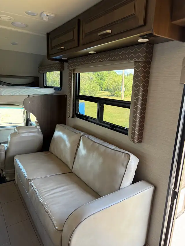 2019 Jayco Greyhawk Motorhome in RVs & Motorhomes in Grande Prairie - Image 6