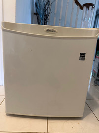 Mini fridge freezer 