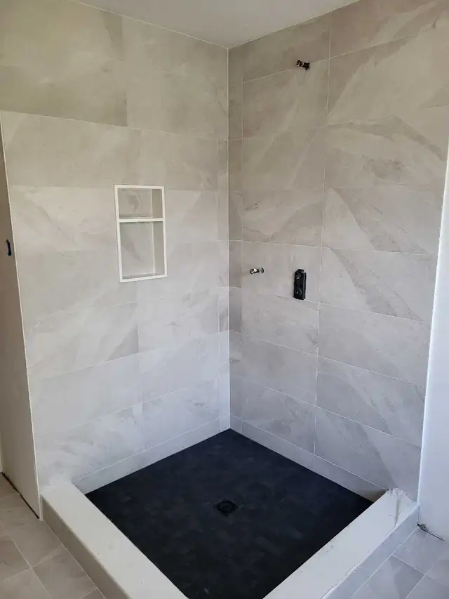 Tile Installer556111386075484161