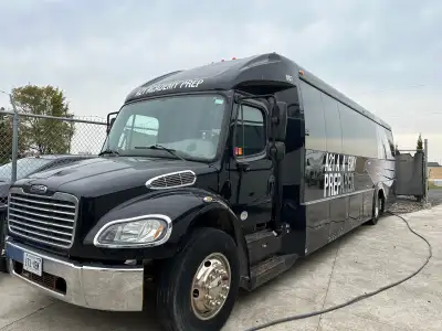 2016 32 passenger 295000 km Freightliner bus with Commons engine, Allison transmission runs very wel...