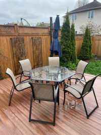 Outdoor patio table + 6 chairs 