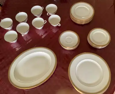 Royal Doulton Clarendon dinner set, View more