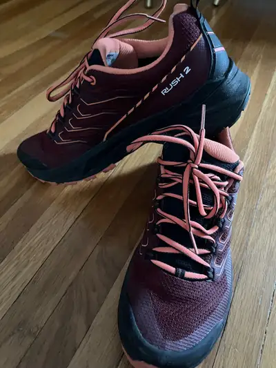 women’s hiking shoes, View more