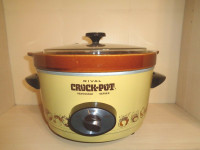 RIVAL CROCKPOT WITH 2 LIDS