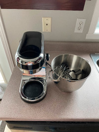 Stand mixer. Black. Oster. 3 attachment heads. Cash only.