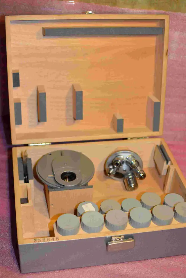 Reichert Zetopan Microscope and Accessories in Other in Barrie - Image 7