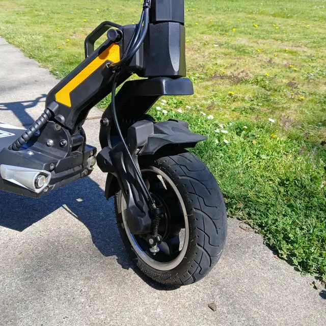 Electric Scooter Dualtron Togo Plus 48V15Ah Samsung Lithium in Other in Victoria - Image 9