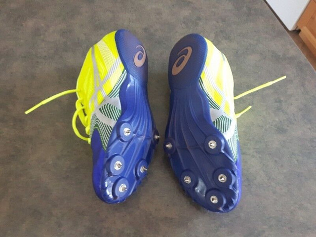 Running Shoes w/Metal Cleats in Kids & Youth in Edmundston - Image 3