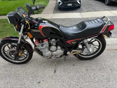 1981 Yamaha Seca XJ750RH Very good shape, never abused. 3 owners since new. True 17,735 kms with doc...