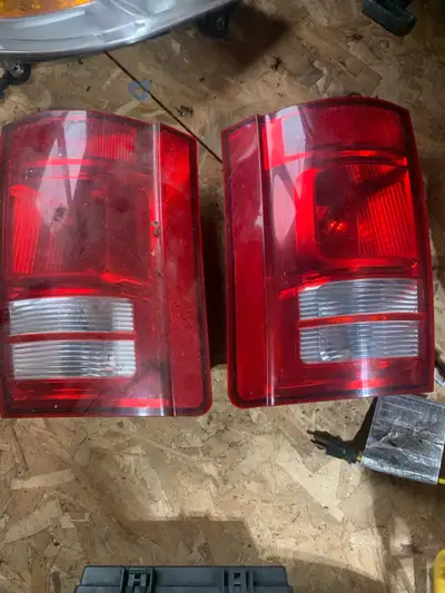 2008 dodge grand caravan parts ,also rear wiper motor,calliper,hood latch, horn and windshield washe...