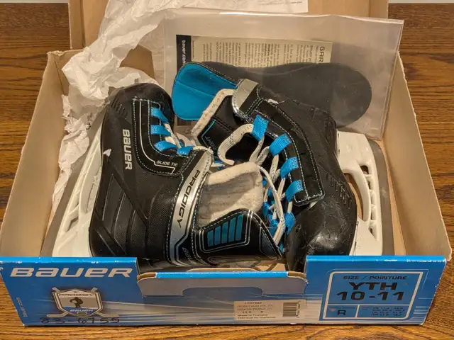 Youth used ice skates and helmets in Skates & Blades in City of Toronto - Image 3