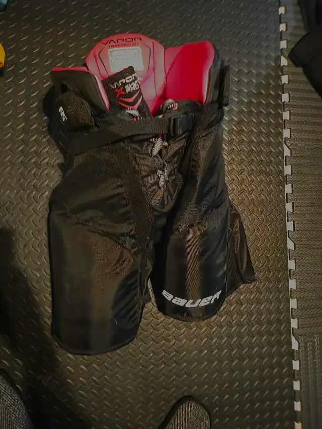Bauer Mens Hockey Pants in Hockey in Edmonton - Image 2