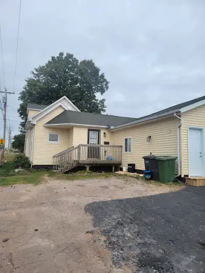 Two bedroom house for rent 1.5 bathroom Laundry in unit Heat include No pet No smoking Nice cozy hou...