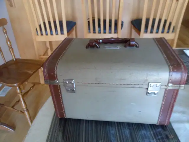 Antique Train Case65120781956225123