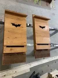 Medium bat house