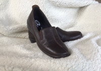 EUC Ladies Dark Brown Denver Hayes Comfort Quad Shoes Size 7.5