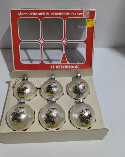 VTG Set of 6 Walt Disney Christmas tree ornaments. In original box. Donald Duck in a hat with presen...