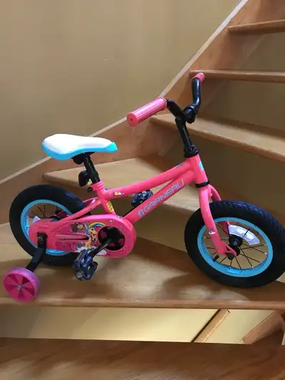 Vélo de fille Garneau F-12 avec 2 petites roues, comme neuf, View more