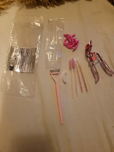 Eyelash kit, View more
