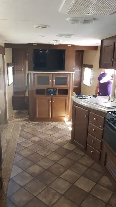 2013 Sporttrek Camper in Travel Trailers & Campers in Regina - Image 7