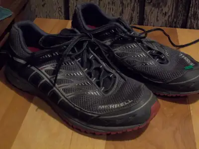 Chaussures MERRELL grandeur 9.5US pour homme., View more