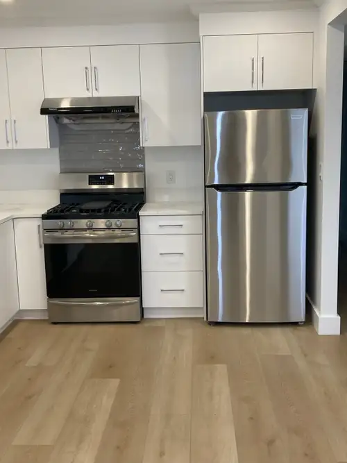 Enjoy your life style in this 950 sq. ft. renovated suite with lots of natural light with private en...