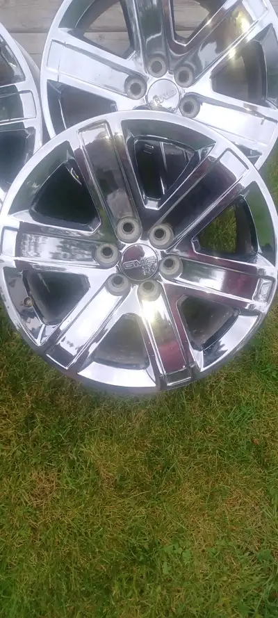 FOUR GMC 18 inch rims in good condition with pressure sensors. Please check specs attached for fitme...