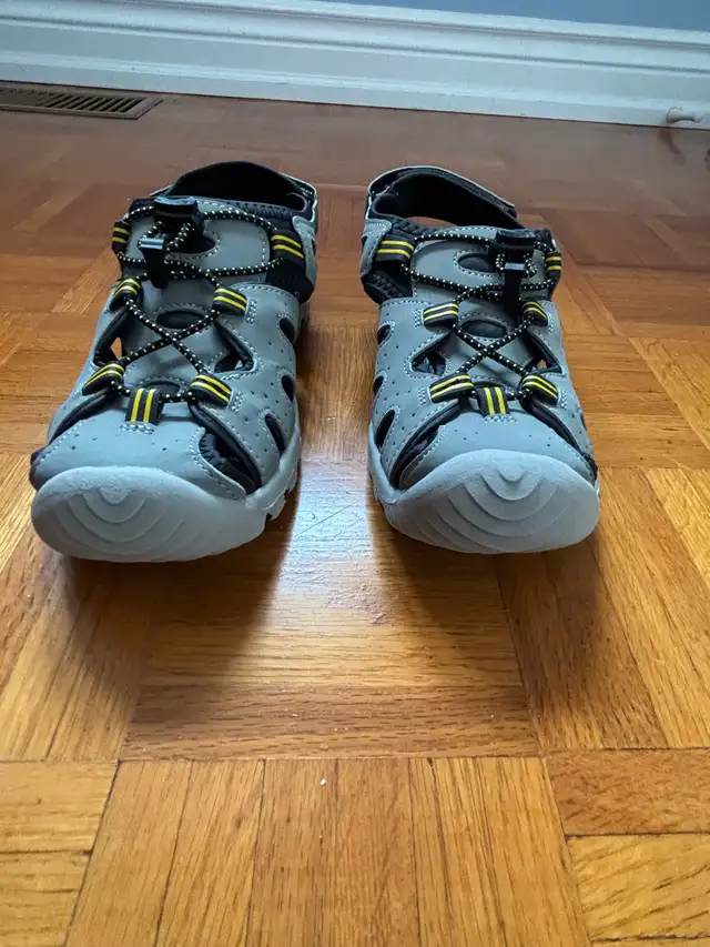 Outbound Adventure Closed Toe Hiking Shoes, unisex, Size 5 in Kids & Youth in City of Toronto - Image 2
