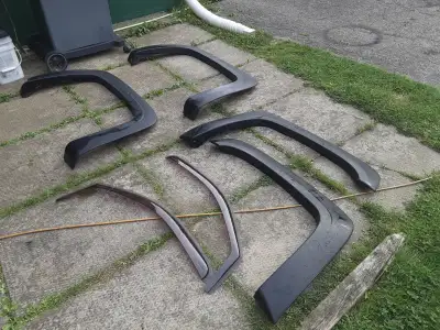 2007-2013 Chev Silverado/GMC Sierra Fender Flares and Weather Tech In-Channel Vent Visors Both are i...