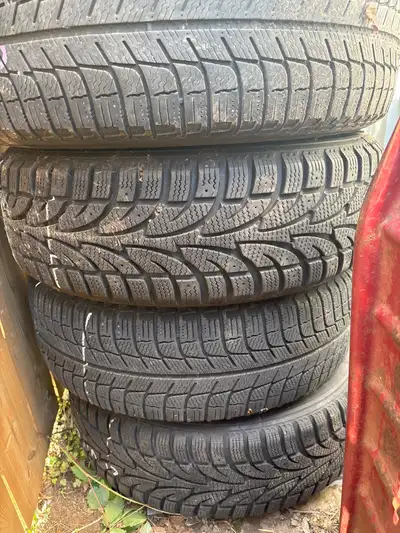 6 tires on rim for honda civic winter 195/65/15 two are like new