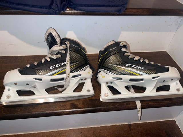CCM TACKS 9060 goalie skates size 5.5D dans Hockey  à Ville de Montréal