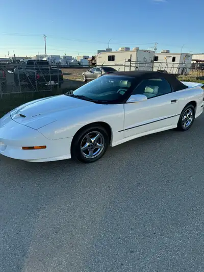 1997 Pontiac Firebird Trans Am Automatic 120,000 km LT 1 newer top, tires, windshield, stereo. No ro...