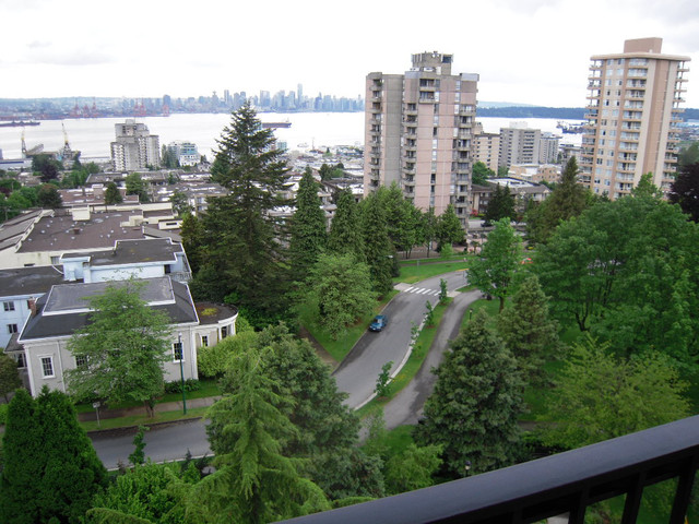 The Hillridge; Large, 1 B/R corner apartment in Long Term Rentals in North Shore - Image 2