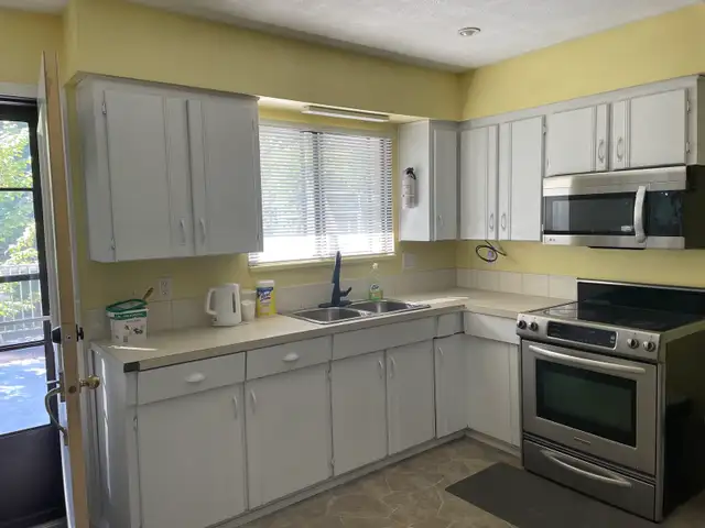 upstairs bedroom for rent  in Room Rentals & Roommates in Burnaby/New Westminster - Image 10