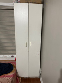 Wardrobe to sell with five partitions. 