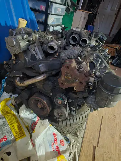 Mercedes sprinter came off a 2014 3.0 diesel engine great for rebuild or for parts best offer must g...