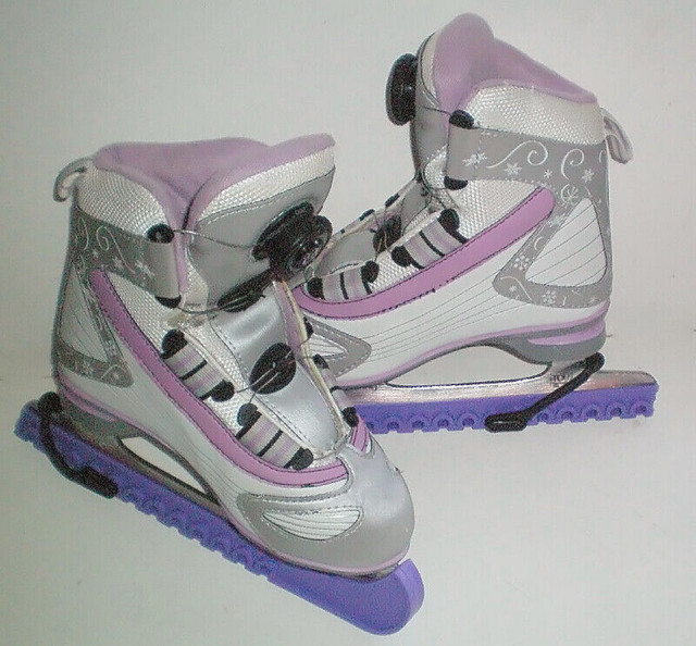Reebok BOA Girls Figure Skates Size 1 Youth plus Bonus in Skates & Blades in London - Image 2