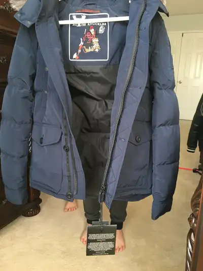 Hello, I’m selling my brand, new moose knuckles model Port Dufferin this model has been discontinued...
