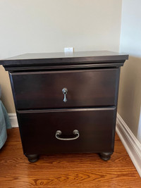 Bed Side Table w/ Drawer 