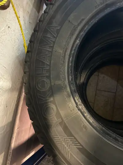 Yokohama IceGuard iG51v 265/70/r17 Price negotiable Used
