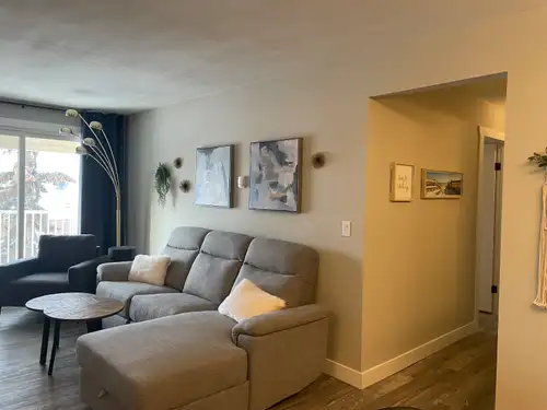 FOR RENT (Private) 2 bedroom, 1 bath, Beautiful renovated condo in Woodbridge Manor, Sherwood Park....