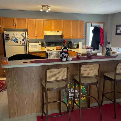 2 bedroom fully furnished apartment Heat hydro cable and internet central air. Laundry included Loca...