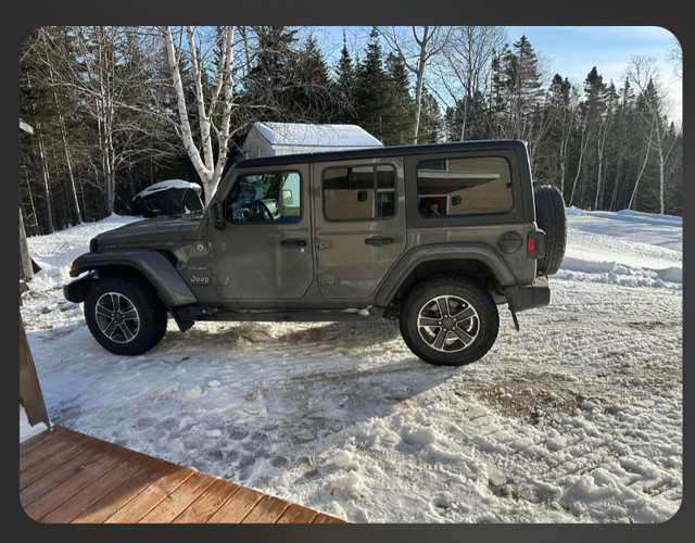 Jeep Wrangler Unlimited Sahara Altitude dans Autos et camions  à Gaspésie - Image 2