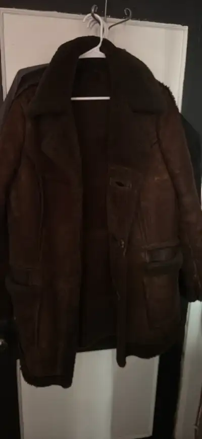 Just has a minor very fixable tear in the arm pit, very cheap to fix. This coat is from 1952
