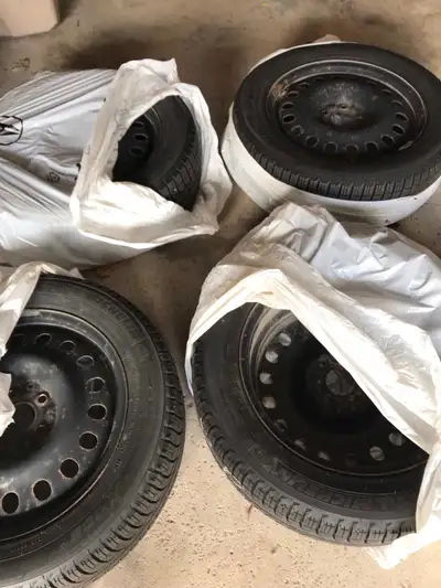 4xMichelin X Ice Snow Tires with Steel Rims 225/55 R17 17” inch 5x 110 bolt patter Excellent conditi...