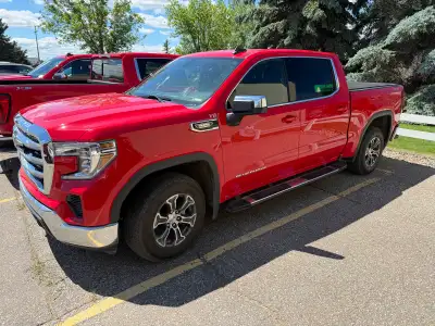 Well-maintained 2022 GMC Sierra 1500 SLE with the fuel-efficient and powerful 3.0L Duramax diesel en...