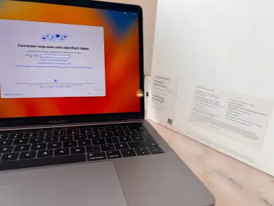 MacBook Pro 13" (Touch Bar) - État impeccable avec accessoires Prix : 350.00$ batterie neuve remplac...
